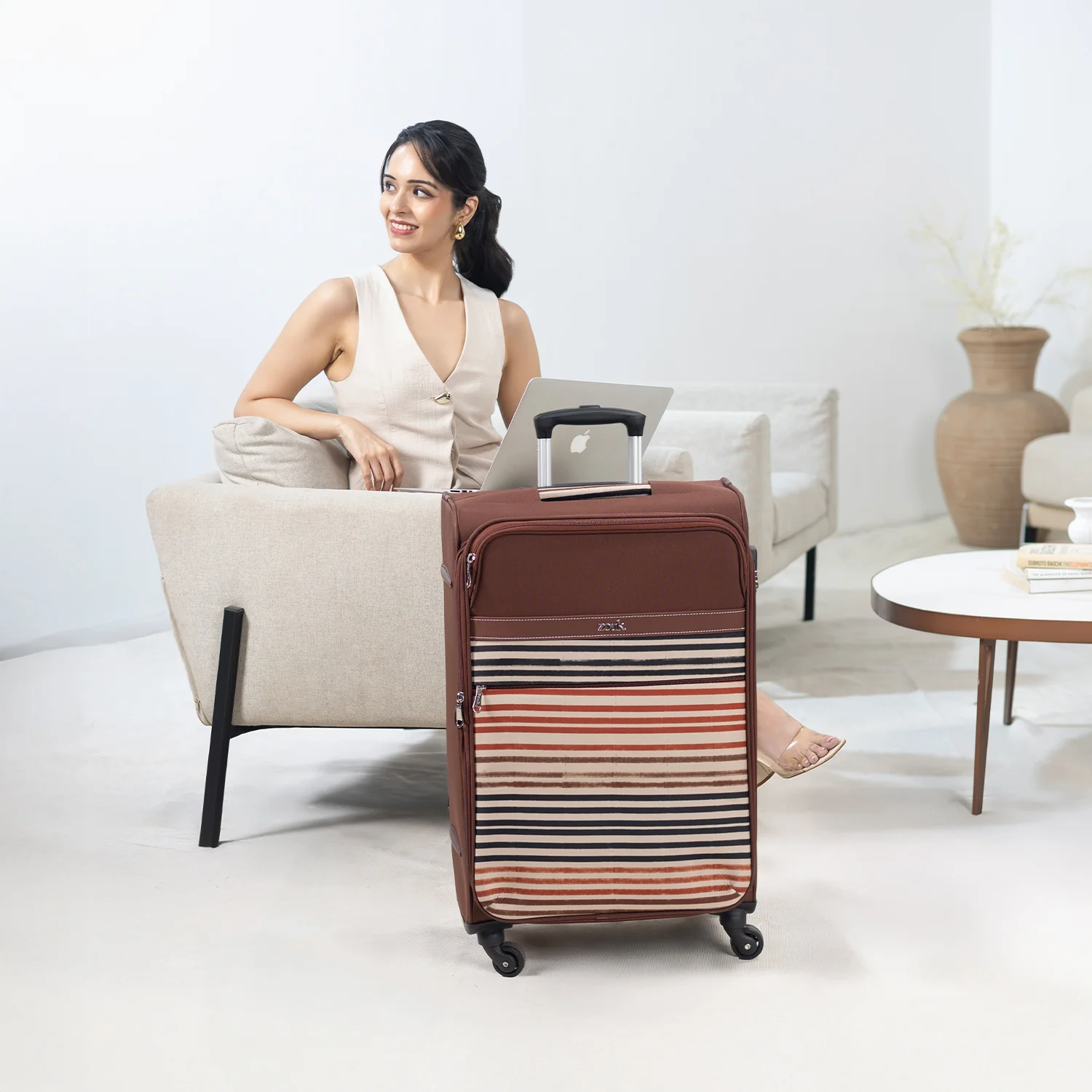Qutub Stripes Avasa Trolley Bag (Medium) - Image 10