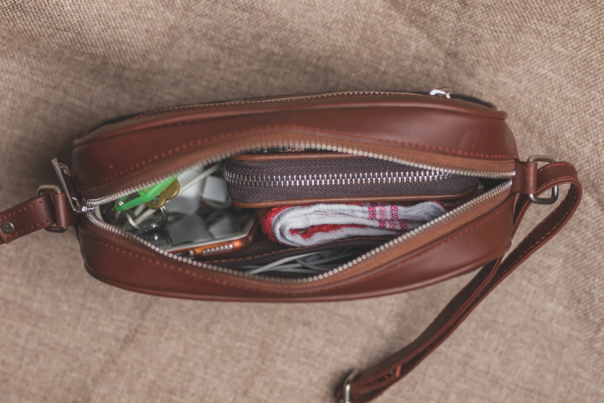 Bristel Sling Bag - Image 4